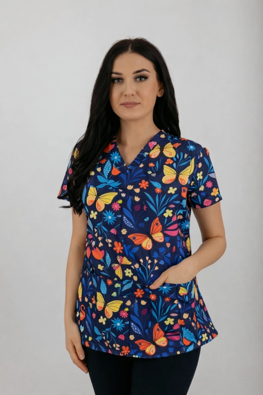 bluza-medyczna-we-wzorki-kolorowe-motyle-damska-scrubs-medyczny-komplet-medyczny-m-404G-martex-MG_0139.png