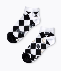 SKARPETKI Z WESOŁYM WZOREM DEDOLES 2137 SZACHY I WARCABY